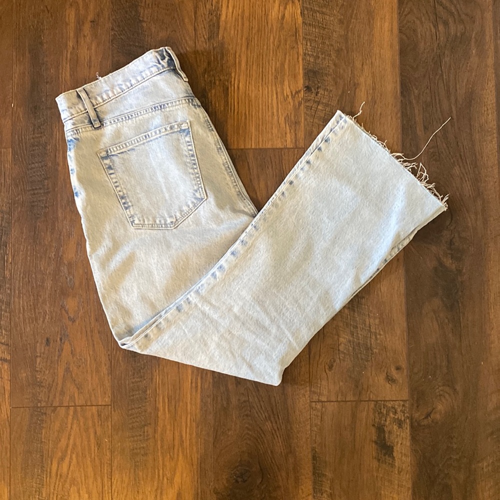 Size 6 light colored high waist kick crop